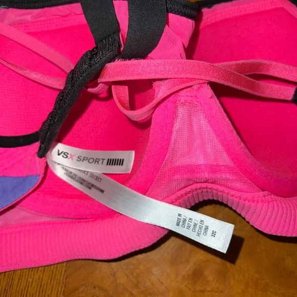Victoria Secret VSX Sport Bra - Picture 2 of 4